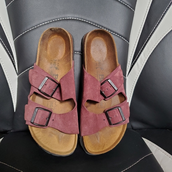🚫SOLD🚫Betula by Birkenstock Arizona Sandals Maroon - Picture 3 of 8